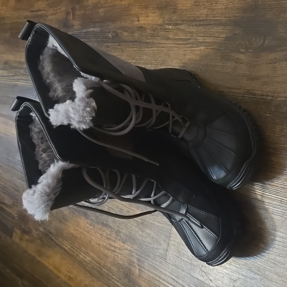 Authentic Ugg "Mixon" Boots